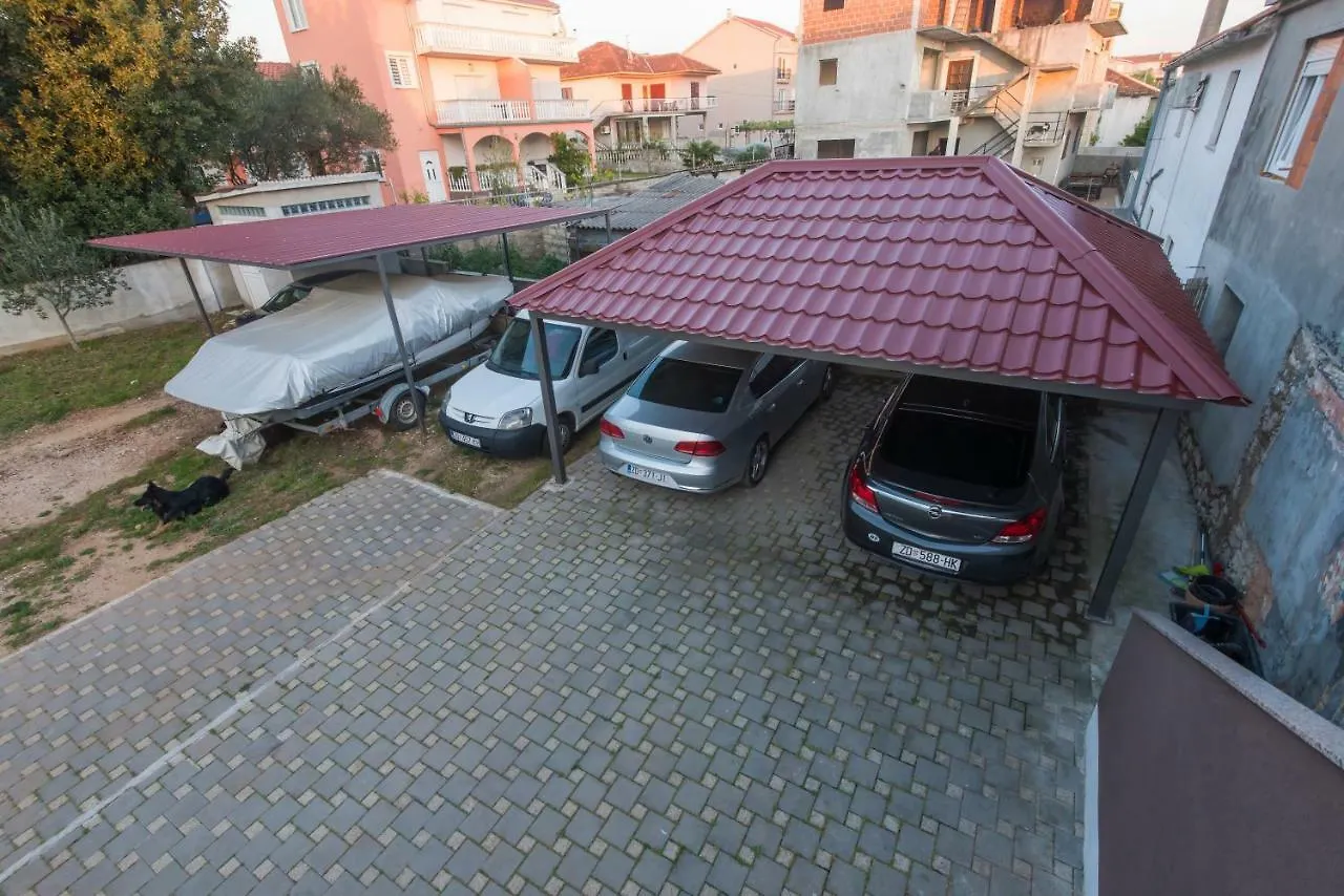 Apartments Dona Bibinje 3*,